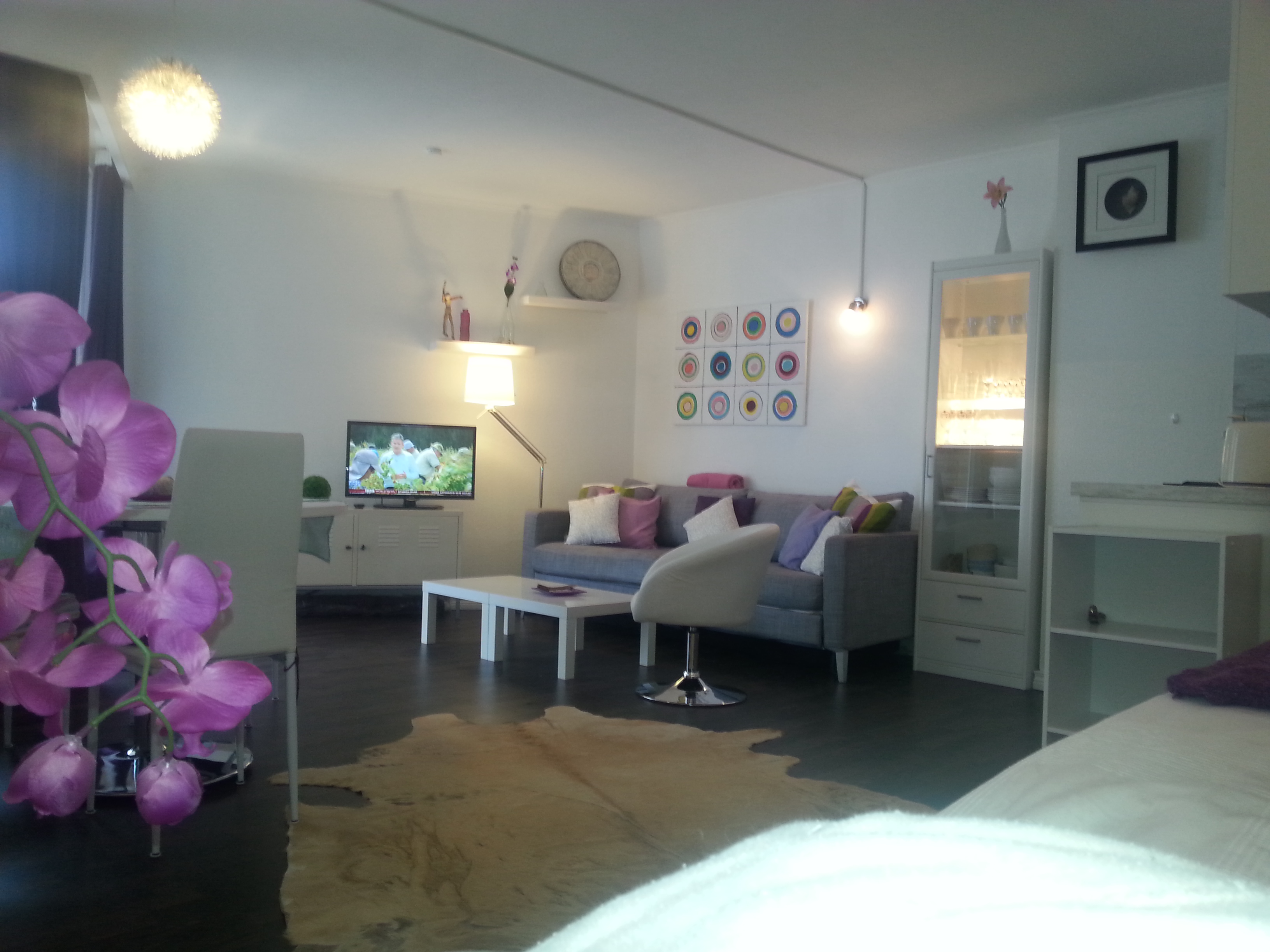 5 Wohnbereich mit gro�em TV