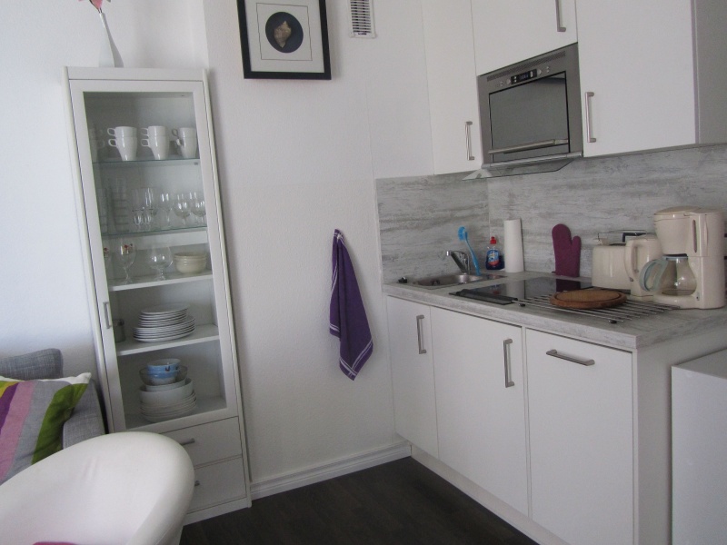 6 K�che und Vitrinenschrank